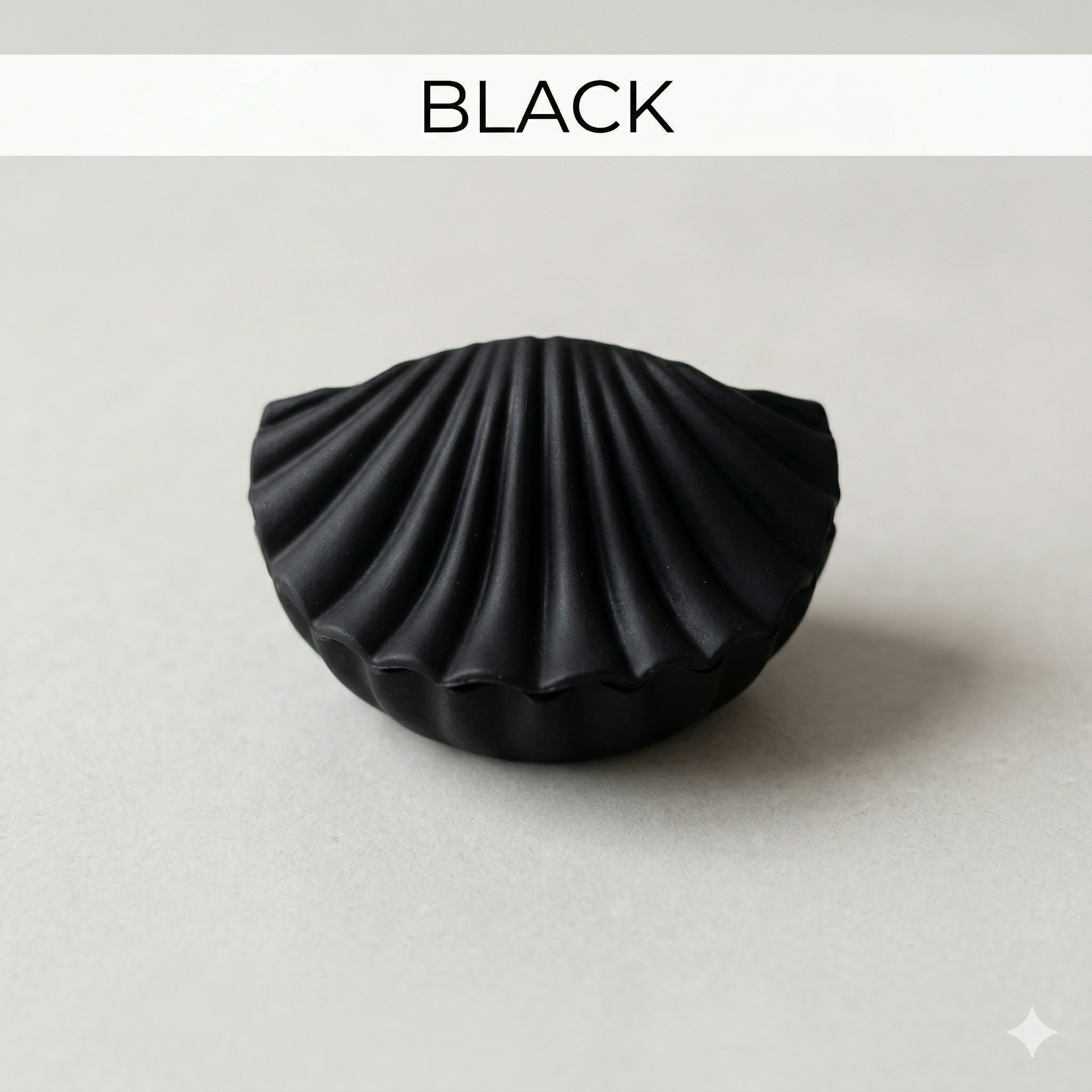 Trendy Big Shell Claw Clutcher - 1 Piece